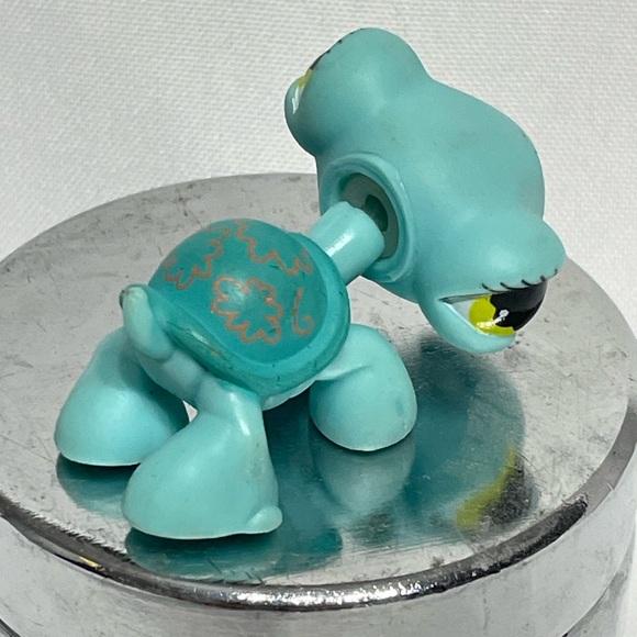 Littlest Pet Shop LPS Blue Turtle 581 Diamond Green Eyes Rare Authentic Blue Mag - Picture 4 of 7